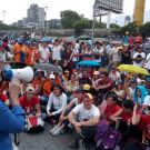 Paramilitares chavistas atacan a manifestantes opositores